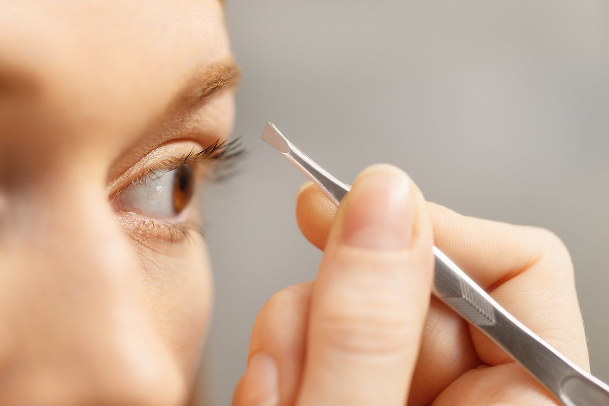 Tweezing Tips: The Proper Way to Use Tweezers